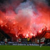 Fußball: Abschiedsspiel von Lukas Podolski beim 1. FC Köln, Polnische Fans zünden Pyrotechnik.