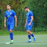Drei Spieler des VfL Schwerte mit gesenkten Köpfen.