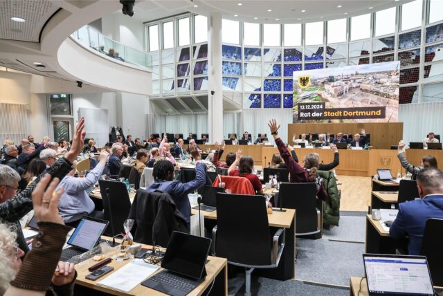 Mit Volldampf in die Miesen: Mit großer Mehrheit hat der Dortmunder Rat den Doppelhaushalt 2025/2026 auf den Weg gebracht.