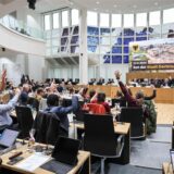 Mit Volldampf in die Miesen: Mit großer Mehrheit hat der Dortmunder Rat den Doppelhaushalt 2025/2026 auf den Weg gebracht.