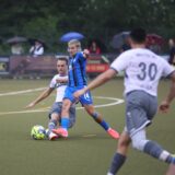 Spieler von Westfalia Rhynern und Werner SC im Zweikampf.