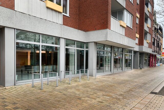 Im ehemaligen Edeka-Markt an der Adenauerstraße haben Handwerker mit den Vorbereitungen für die Eröffnung einer neuen Tedi-Filiale begonnen.