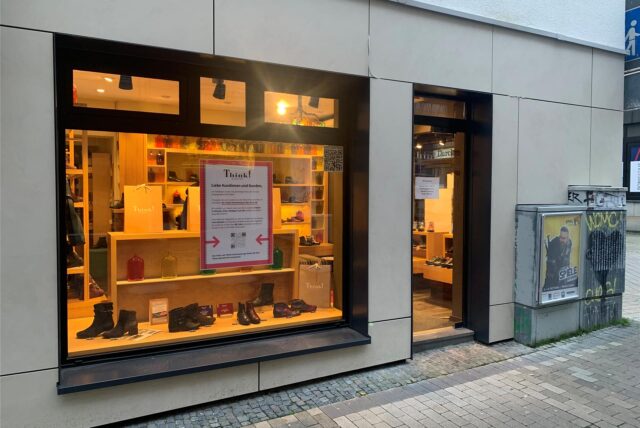 Im Dortmunder Schuhgeschäft Think! können Kunden noch bis zum 19. Dezember 2024 umweltfreundlich produzierte Schuhe shoppen.