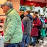 Auf den Wochenmärkten in Selm und Bork ist zu den gewohnten Zeiten oft einiges los.