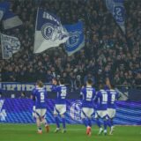 14.12.2024, Fussball, Saison 2024/2025, 2. Bundesliga, 16. Spieltag, FC Schalke 04 – Fortuna Düsseldorf, Mannschaft des FC Schalke 04 läuft zu den Fans.



Foto: Tim Rehbein/RHR-FOTO