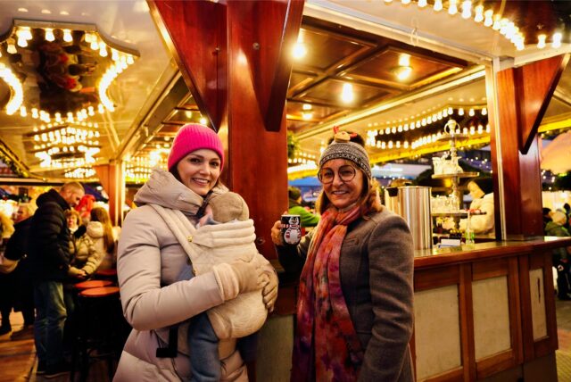 Diese beiden jungen Damen gehörten zu den Weihnachtsmarkt-Besuchern am dritten Adventssonntag.