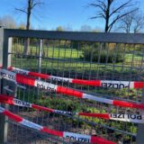 Der abgesperrte Zaun der Hundewiese Im Reiche des Wassers in Schwerte