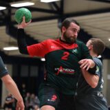 Max Hohl (am Ball) erzielte zwei Treffer für den HC Heeren gegen die Reserve der SGH Unna Massen.