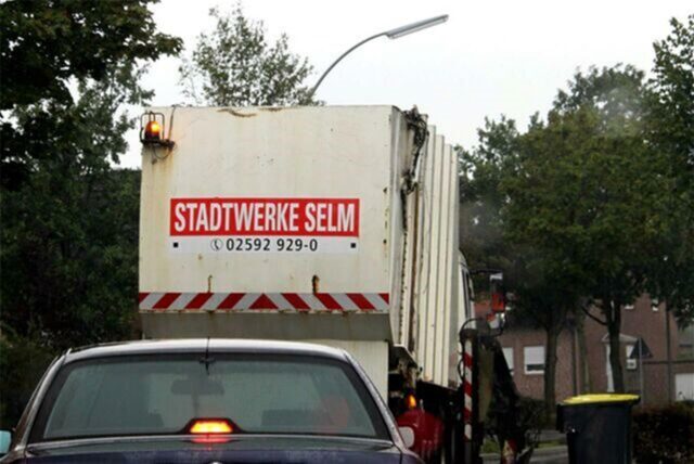 Die Stadtwerke Selm sind regelmäßig unterwegs, um die Abfalltonnen abzuholen.