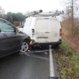 Zwei Autos, die zusammenstießen