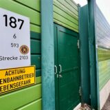 Anfang November wurde an der Mühlenstraße eine neue Eisenbahnbrücke eingeschoben. Auch die Lärmschutzwand samt Türen zu den Gleisen wurde in dem Zuge erneuert.