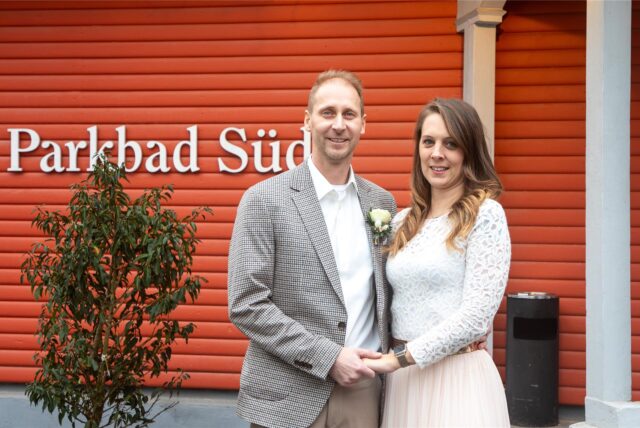 Yvonne (geborene Andreas) und Dennis Scholz haben im Parkbad Süd geheiratet.