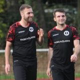 Die Spieler vom TuS Holzen-Sommerberg jubeln.