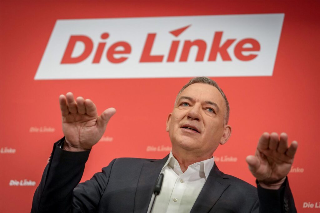 Der Vorsitzende der Partei Die Linke Jan van Aken, stellt den Entwurf des Parteivorstandes für das Wahlprogramm der Partei Die Linke zur kommenden Bundestagswahl vor. 
