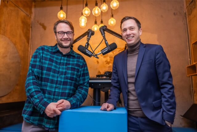 Felix Guth und Bastian Pietsch im Podcast-Studio