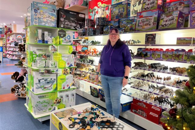 Karin Faust im Spielwarenaden
