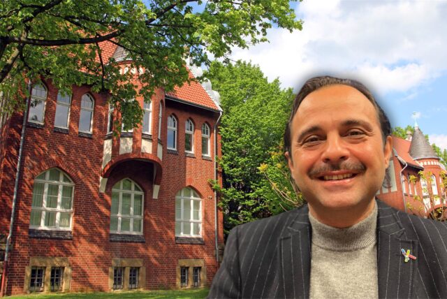Levent Arslan, der Chef des Keuning-Hauses, das auch für das Evinger Schloss zuständig ist, erklärt, warum die Instandsetzung des Hauses in Eving so lange dauert.