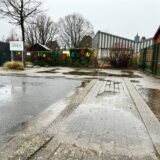 Der Gehweg und die Straße vor der Kindertagesstätte Katernborn an der Sperberstraße in Unna-Königsborn