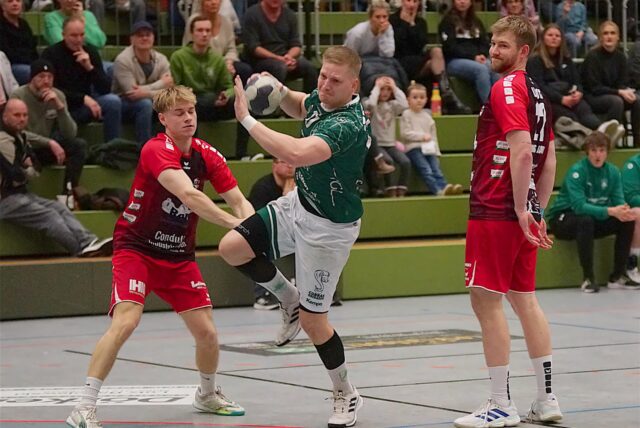 Robin Webers (M.) vom SuS Oberaden steuerte zwei Tore im Spiel gegen LiT Tribe bei.