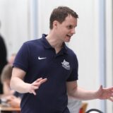 Christoph Henke am Spielfeldrand.