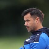 Deniz Sahin sitzt am Seitenrand beim SV Südkirchen.