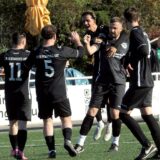 Die Spieler vom ETuS Schwerte-Ost jubeln.