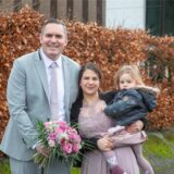 Angelina (geborene Waldert) und Andreas Rühlemann haben auf dem Standesamt zu Castrop-Rauxel geheiratet. Mit auf dem Foto ist Tochter Mathilda.