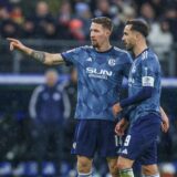 3.11.2024, Fussball, Saison 2024/2025, 2. Bundesliga, 13. Spieltag, Hamburger SV – FC Schalke 04, v. l. Janik Bachmann (FC Schalke 04), Kenan Karaman (FC Schalke 04)