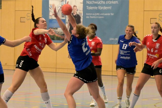 Celina-Marie Schmidt vom Lüner SV Handball wirft aufs Tor.