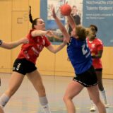 Celina-Marie Schmidt vom Lüner SV Handball wirft aufs Tor.