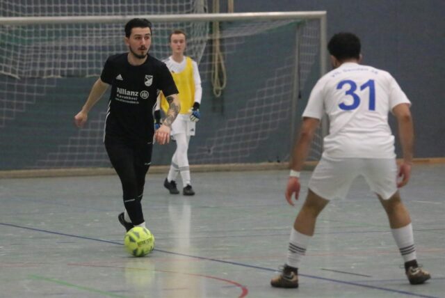 Burak Balci in der Halle am Ball.