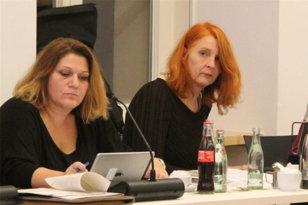 Natalie Stefanski und Marion Küpper sitzen als verbleibende Fraktionsmitglieder im Stadtrat. Die Grünen fordern aber, dass sie den Namen der Partei nicht weiter tragen. Natalie Stefanski und Marion Küpper sitzen als verbleibende Fraktionsmitglieder im Stadtrat. Die Grünen fordern aber, dass sie den Namen der Partei nicht weiter tragen.