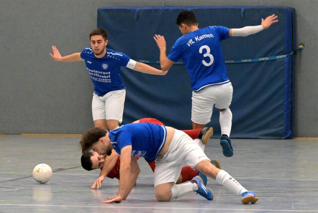 Spieler des VfL Kamen III in der Halle.