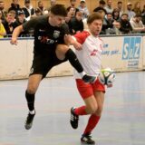Zwei Spieler im Zweikampf.