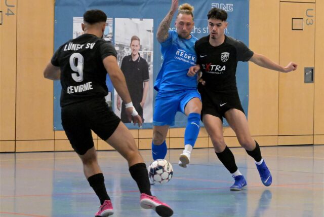 Spieler vom Lüner SV und BW Alstedde im Zweikampf.