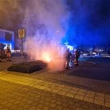 Die Feuerwehr Kamen löscht einen Brand auf der Germaniastraße in Kamen.