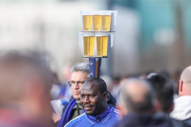 Bier gehört für viele Fußball-Fans zum Stadionbesuch dazu.