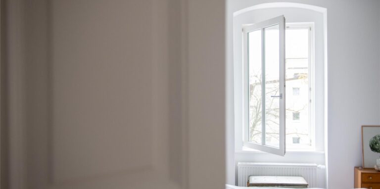 Fenster weit auf: Ein regelmäßiger Luftaustausch ist unerlässlich.