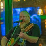 Andre Deininger musste den Live-Abend im Café Seepark alleine rocken, da der angekündigte Sänger Guido Westermann kurzfristig erkrankt war.