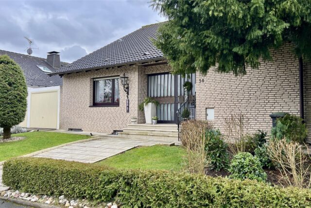 Außenaufnahme des Hauses in Frömern, das zwangsversteigert wird.