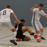 Heiße Duelle um den Ball gab es bei der Hallen-Stadtmeisterschaft in Datteln reichlich.