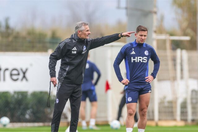 05.01.2025, Fussball, Saison 2024/2025, 2. Bundesliga, Trainingslager FC Schalke 04 in Belek/Türkei, Cheftrainer Kees van Wonderen (FC Schalke 04)



Foto: Tim Rehbein/RHR-FOTO