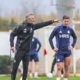 05.01.2025, Fussball, Saison 2024/2025, 2. Bundesliga, Trainingslager FC Schalke 04 in Belek/Türkei, Cheftrainer Kees van Wonderen (FC Schalke 04)



Foto: Tim Rehbein/RHR-FOTO