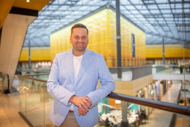 Thier-Galerie-Chef Torben Seifert freut sich über eine Neuvermietung im Untergeschoss des Shopping-Centers in Dortmund. Für den neuen Mieter zieht ein etabliertes Geschäft gerade um.