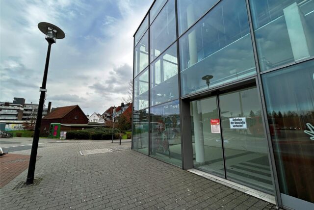 Das leerstehende Ladenlokal in der Werne City Mall von außen