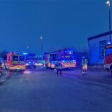 Rund 40 Einsatzkräfte von Feuerwehr, Rettungsdienst, Notfallseelsorge und Polizei wurden zu dem Brandeinsatz an der Ringstraße gerufen. Quelle: Feuerwehr Menden.