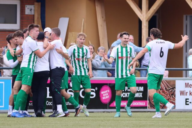 Spieler des PSV Bork jubeln.