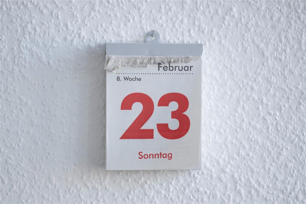 Ein Wandkalender zeigt das Kalenderblatt des diesjährigen Wahltags der Bundestagswahl - Sonntag, den 23. Februar 2025. Ein Wandkalender zeigt das Kalenderblatt des diesjährigen Wahltags der Bundestagswahl - Sonntag, den 23. Februar 2025.