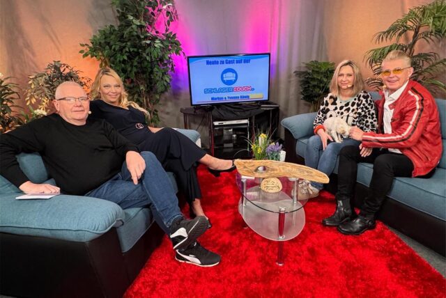 Uwe Kisker, Nicole Kurse mit Gästen Markus und Yvonne König im Studio der Schlagercouch