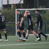 Spieler von Eintracht Werne gehen über das Spielfeld.